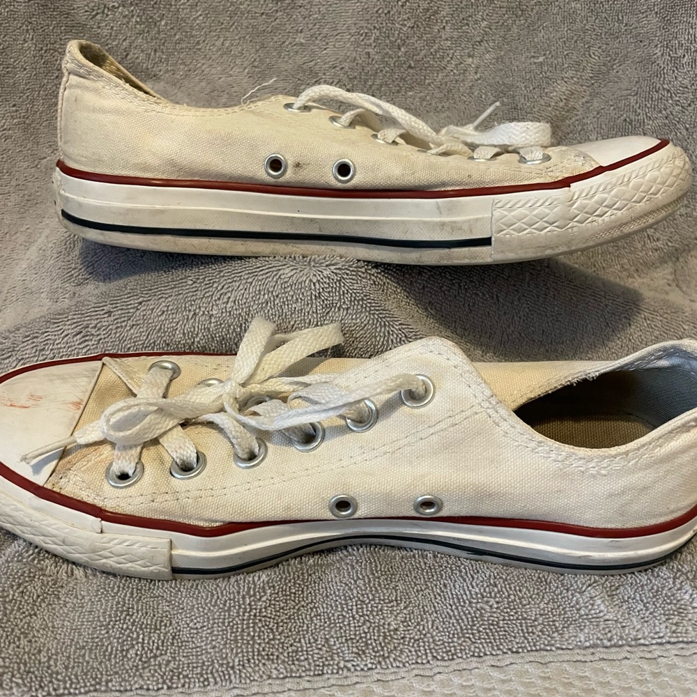 Converse - Picture 2 of 3